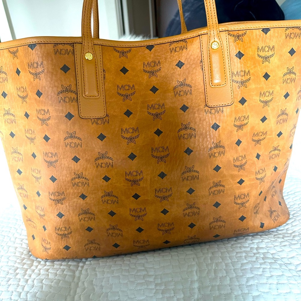 MCM TOTE